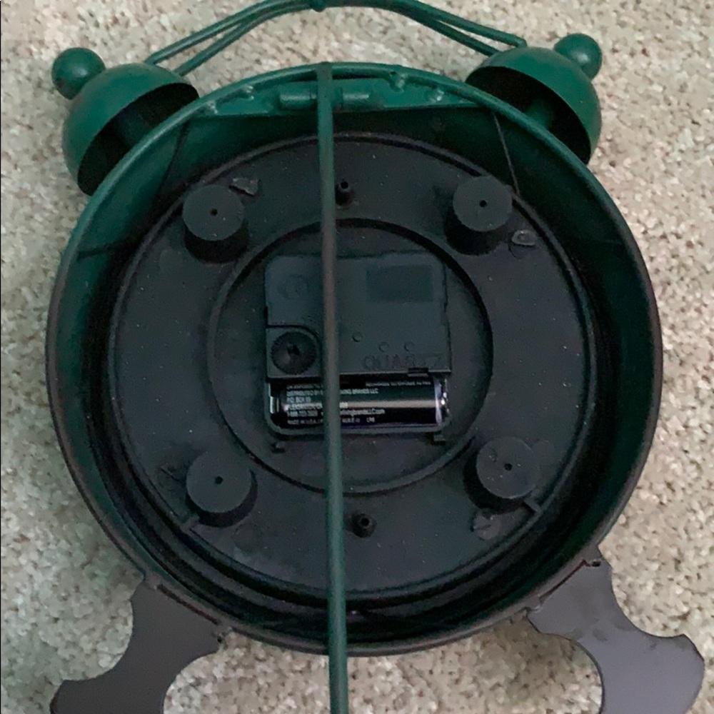 Distressed green clock - Picture 3 of 3